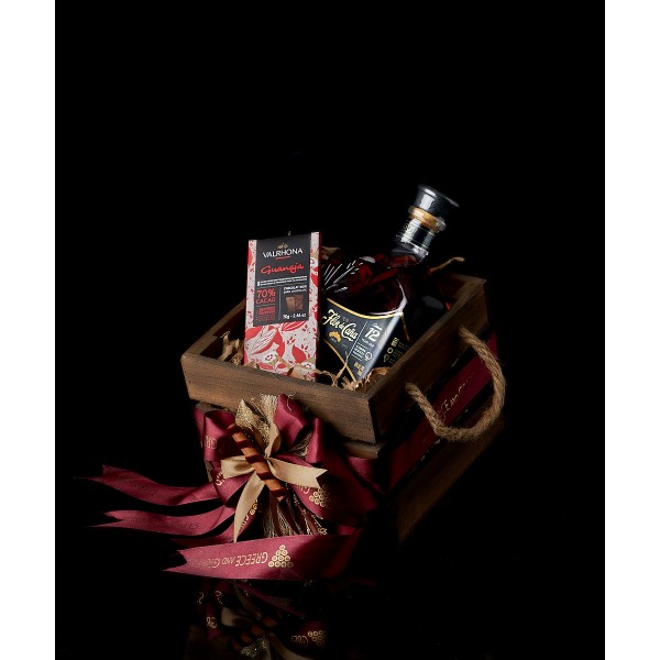 Flor de Caña Centenario 12yo Rum - gift basket