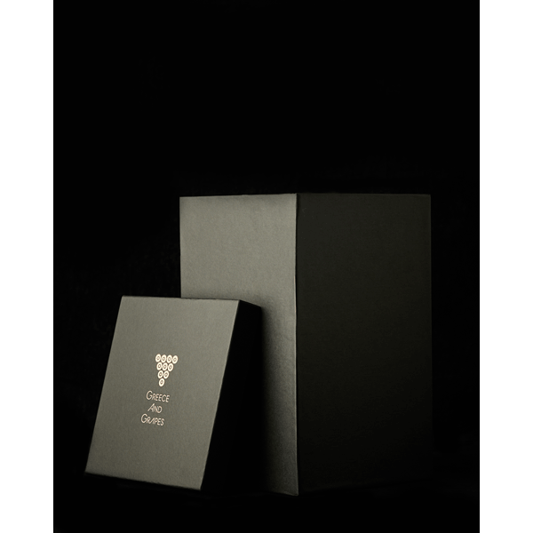 Black cube box for 4 bottles